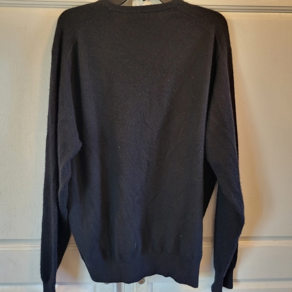 Peter Millar 100% Cashmere V-Neck Sweater – Black | Men’s Luxury Knitwear - Picture 2 of 5